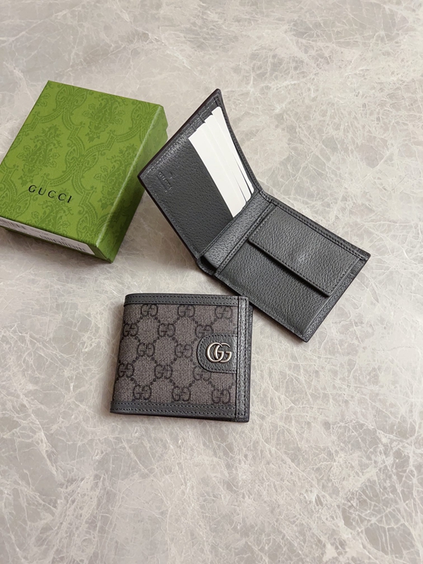 グッチ財布 レプリカ着用イメージ